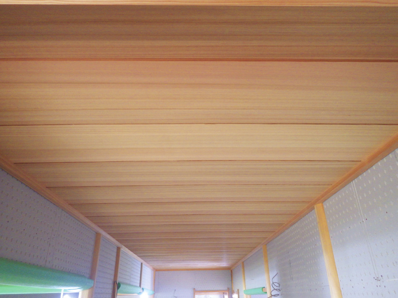 赤杉柾目板を底目地貼